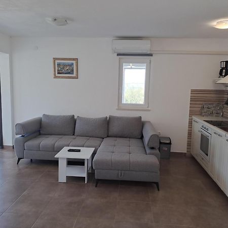 فيلا Nane Garden House With Heated Pool Mirce المظهر الخارجي الصورة