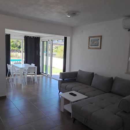 فيلا Nane Garden House With Heated Pool Mirce المظهر الخارجي الصورة