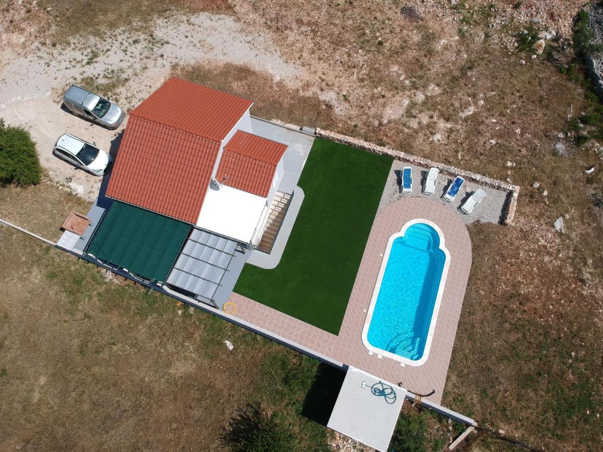 فيلا Nane Garden House With Heated Pool Mirce المظهر الخارجي الصورة