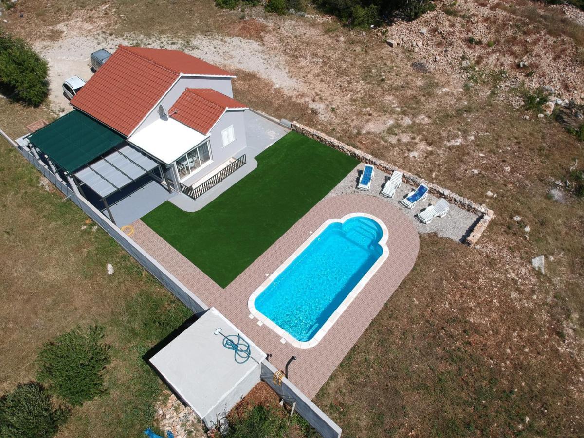 فيلا Nane Garden House With Heated Pool Mirce المظهر الخارجي الصورة