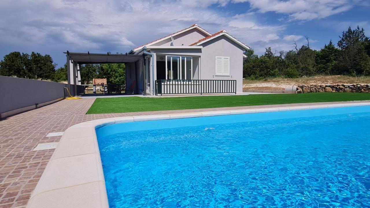 فيلا Nane Garden House With Heated Pool Mirce المظهر الخارجي الصورة