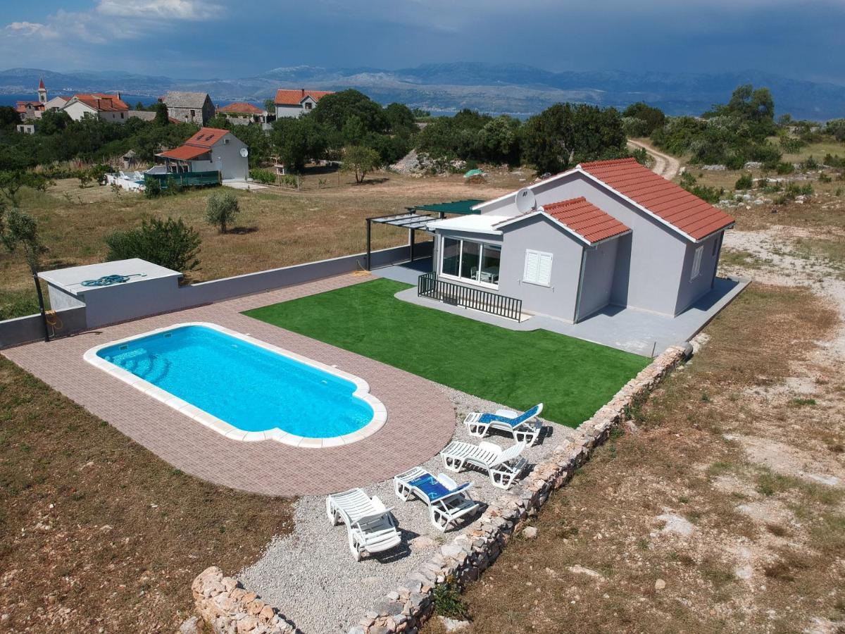 فيلا Nane Garden House With Heated Pool Mirce المظهر الخارجي الصورة