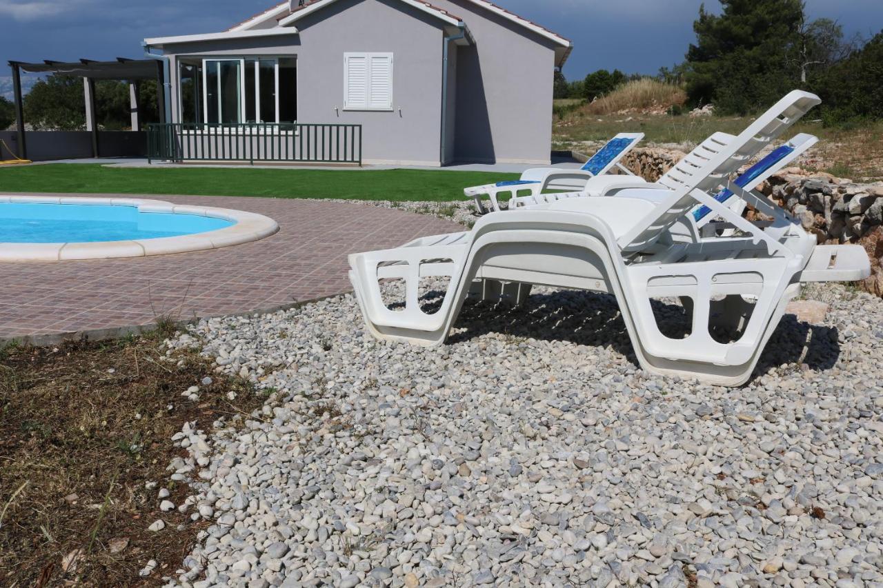 فيلا Nane Garden House With Heated Pool Mirce المظهر الخارجي الصورة