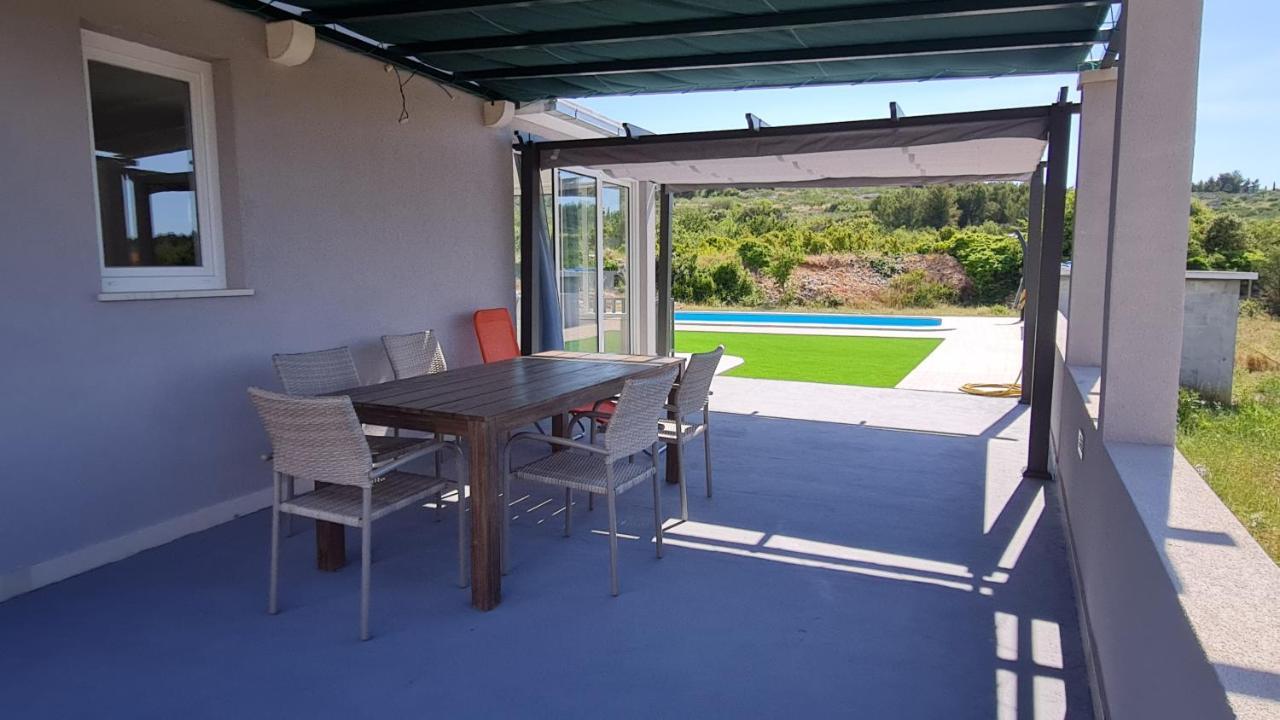 فيلا Nane Garden House With Heated Pool Mirce المظهر الخارجي الصورة